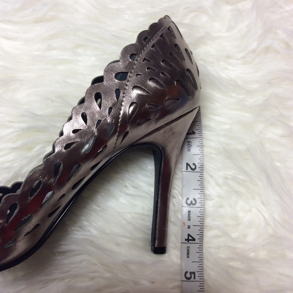 CHARLES BY CHARLES DAVID SCALLOPED LASER CUT PUMPS - Picture 5 of 5